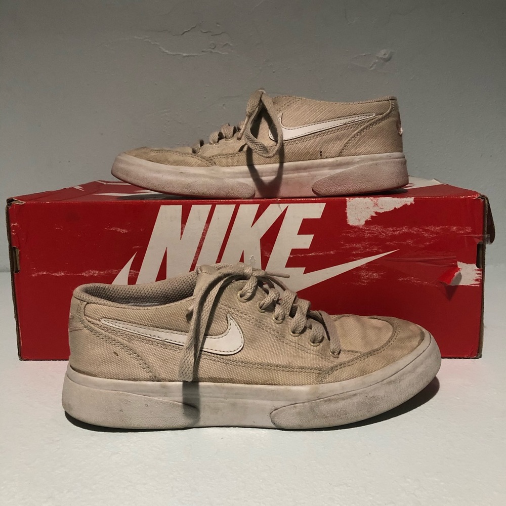 Girls Nikes